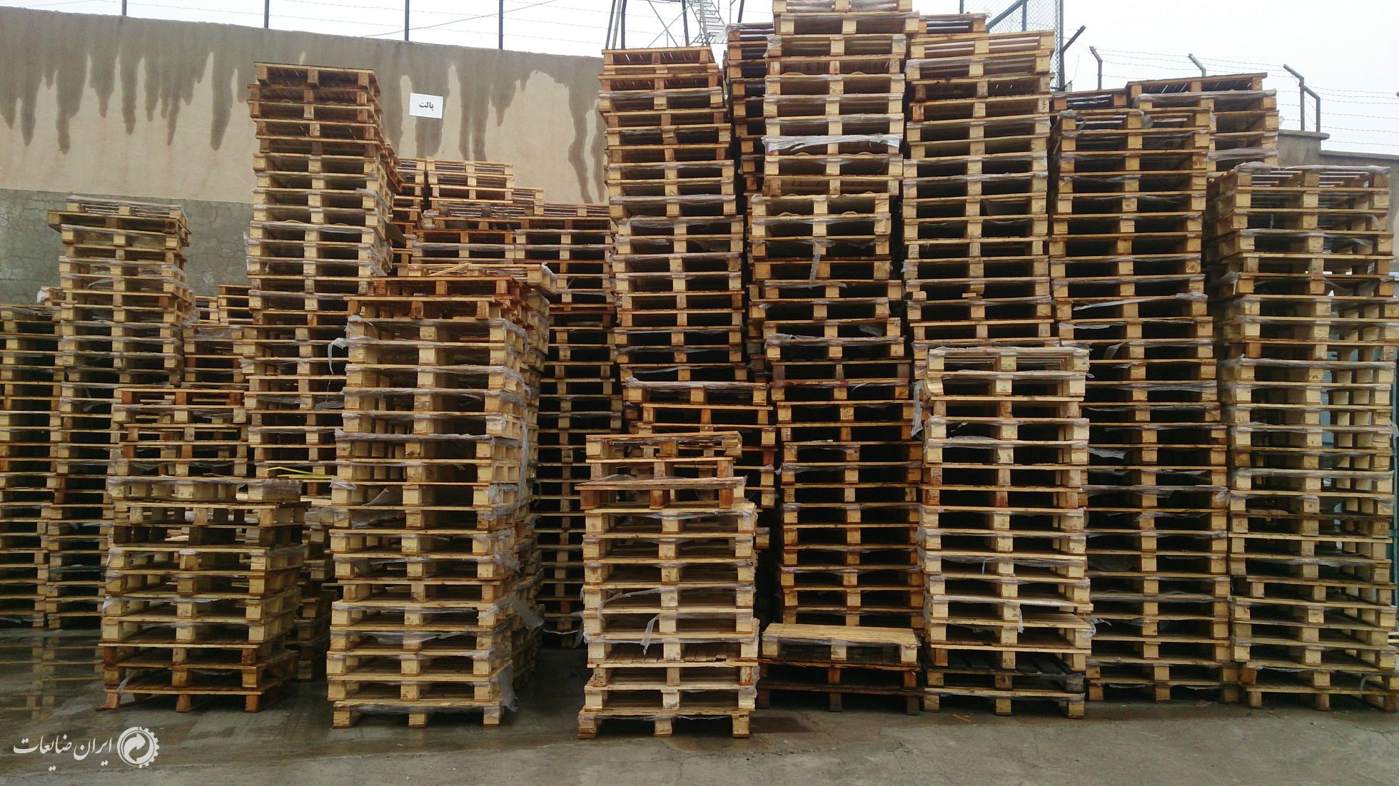 مزایده ضایعات پالت چوبی یک شرکت