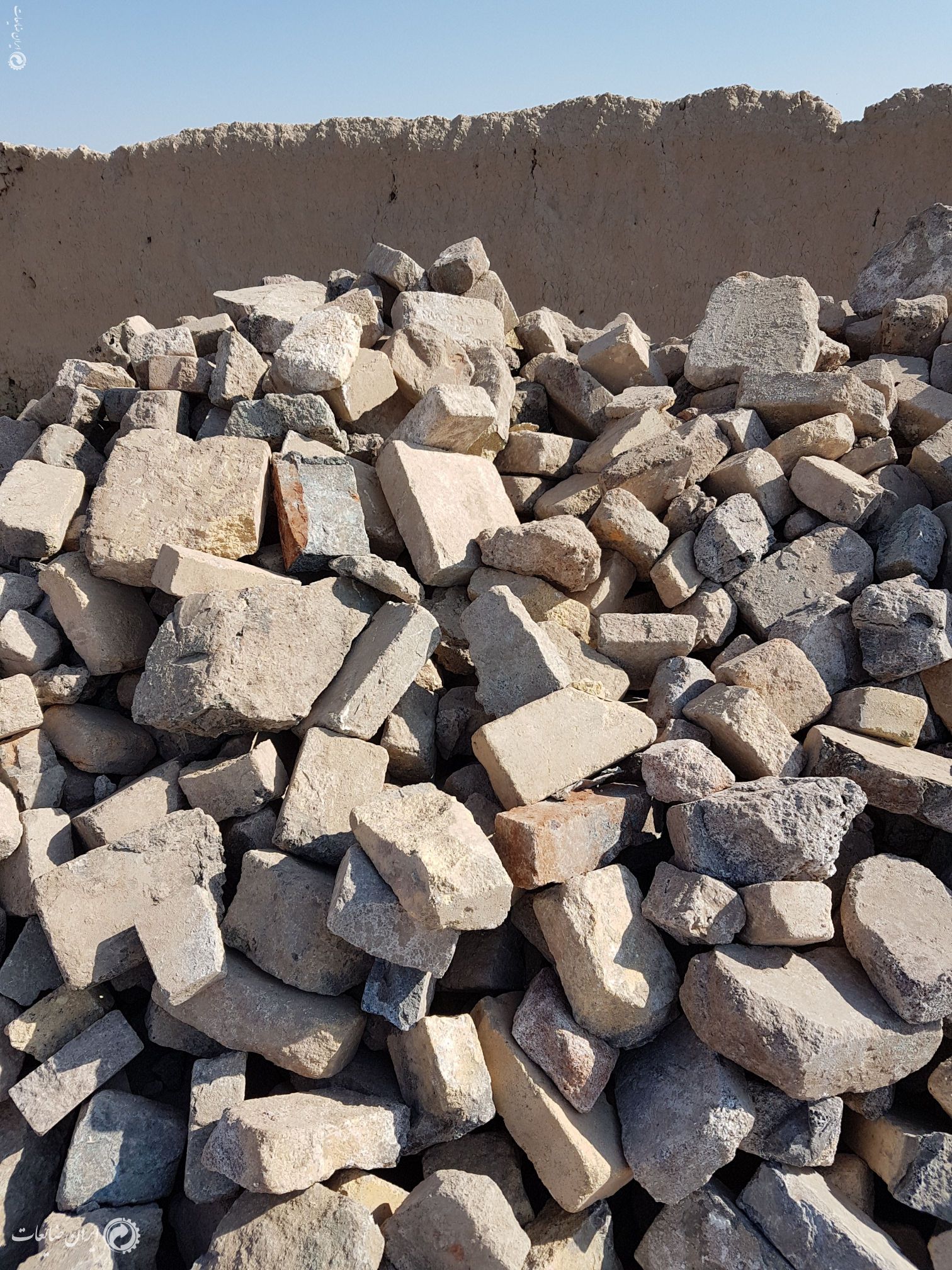 آجر نسوز سالم و شکسته