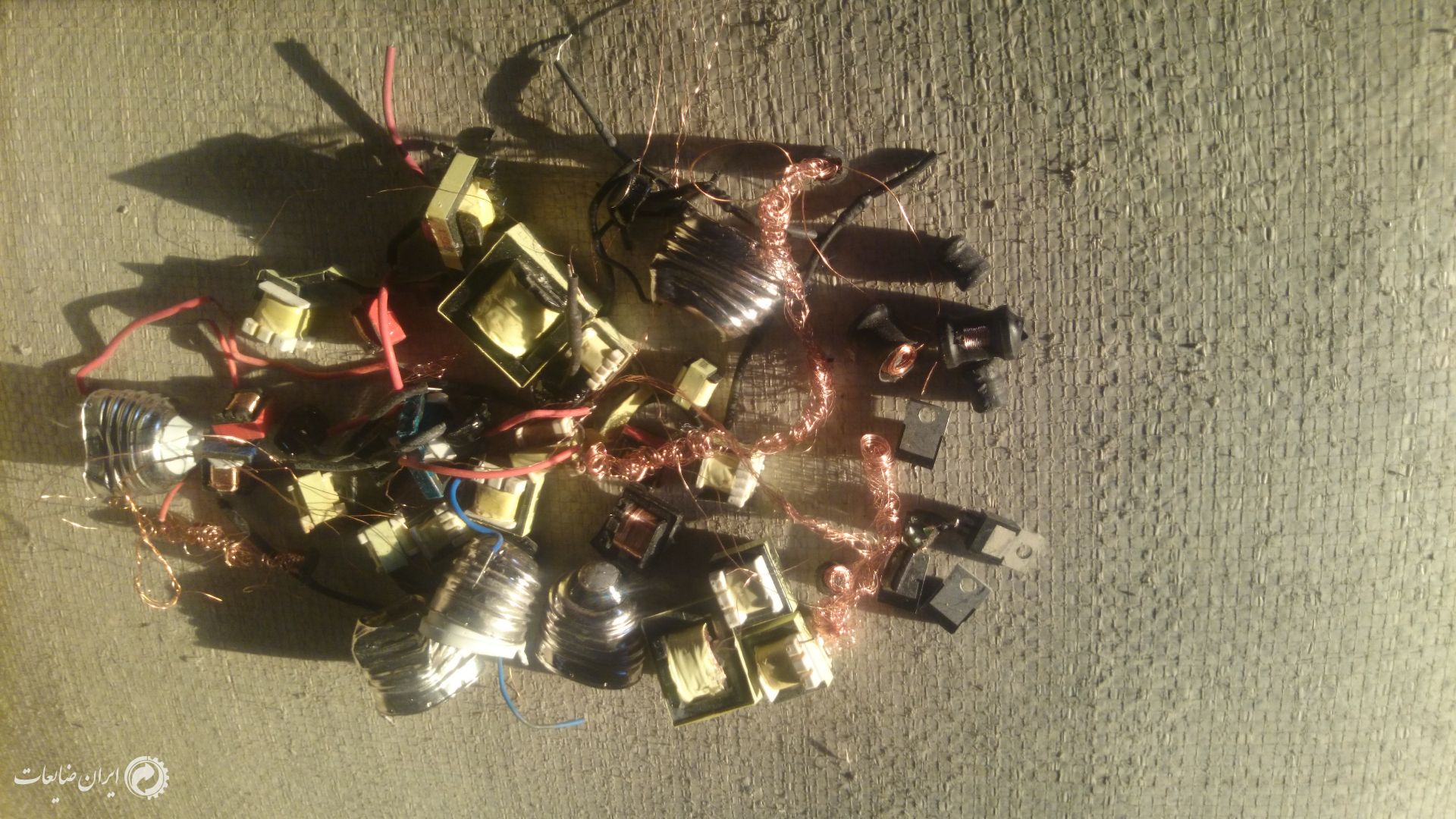 ترانس لامپ کم مصرف و خازن کوچک مس پیچ