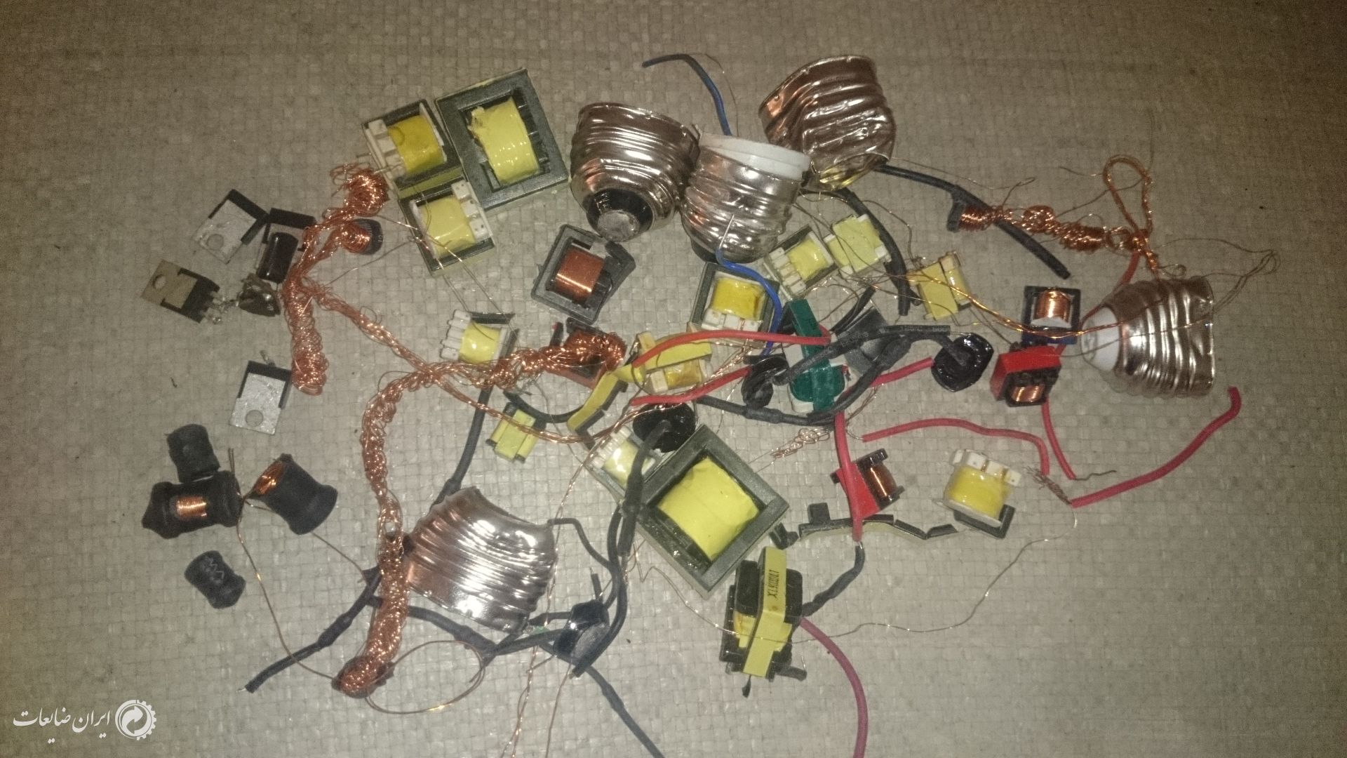 ترانس لامپ کم مصرف و خازن کوچک مس پیچ