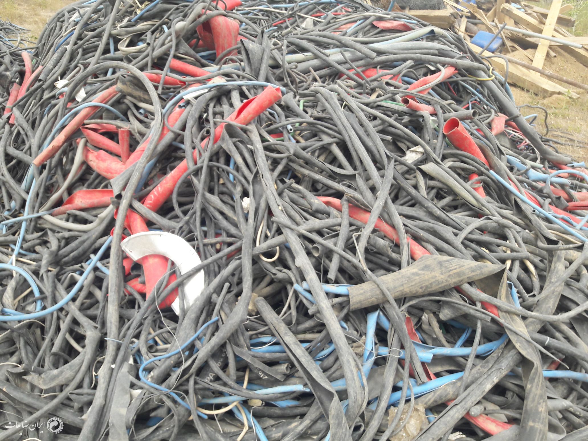 مزایده فروش ضایعات پلاستیکی و ضایعات پوسته کابل