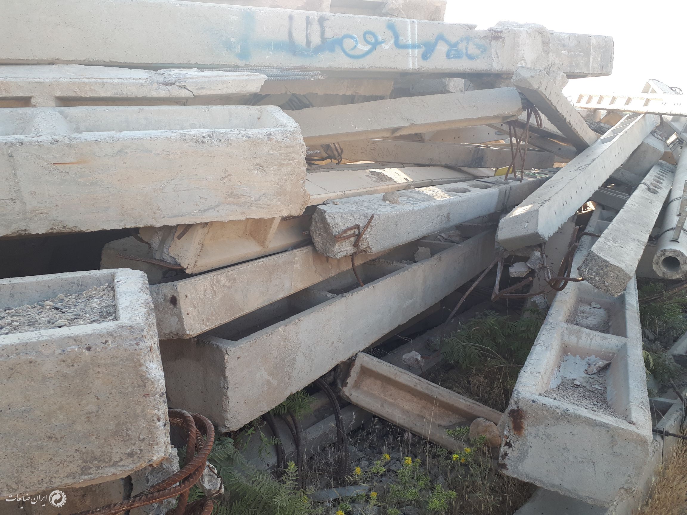 فروش تیر برق سیمانی شکسته