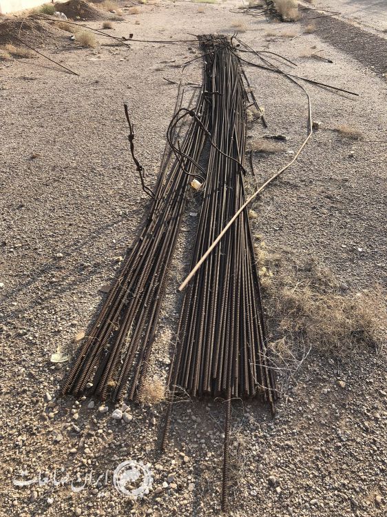 میلگرد آجدار شاخه ای کمی زنگ زده