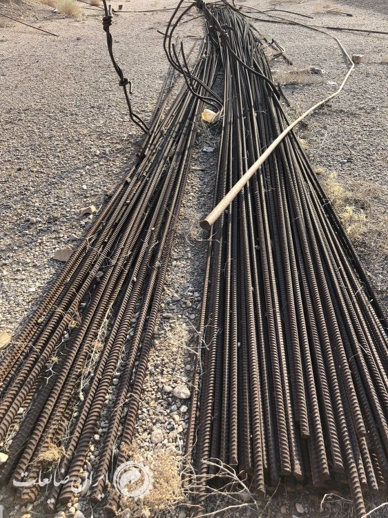 میلگرد آجدار شاخه ای کمی زنگ زده