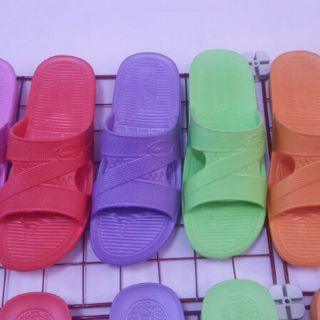 فروش دمپایی های مردانه و زنانه