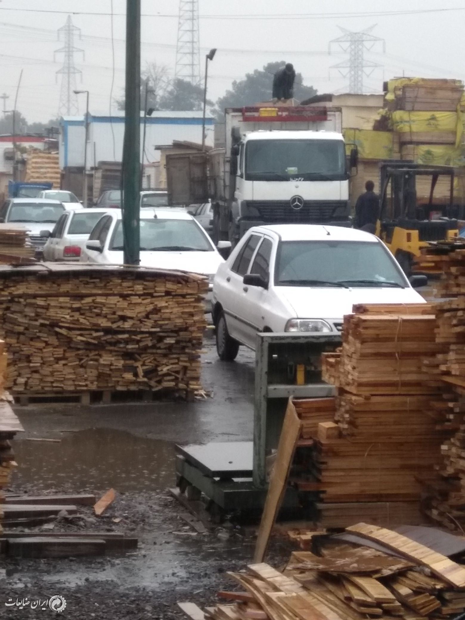 خریدار ضایعات تخته وصنذوق چوبی