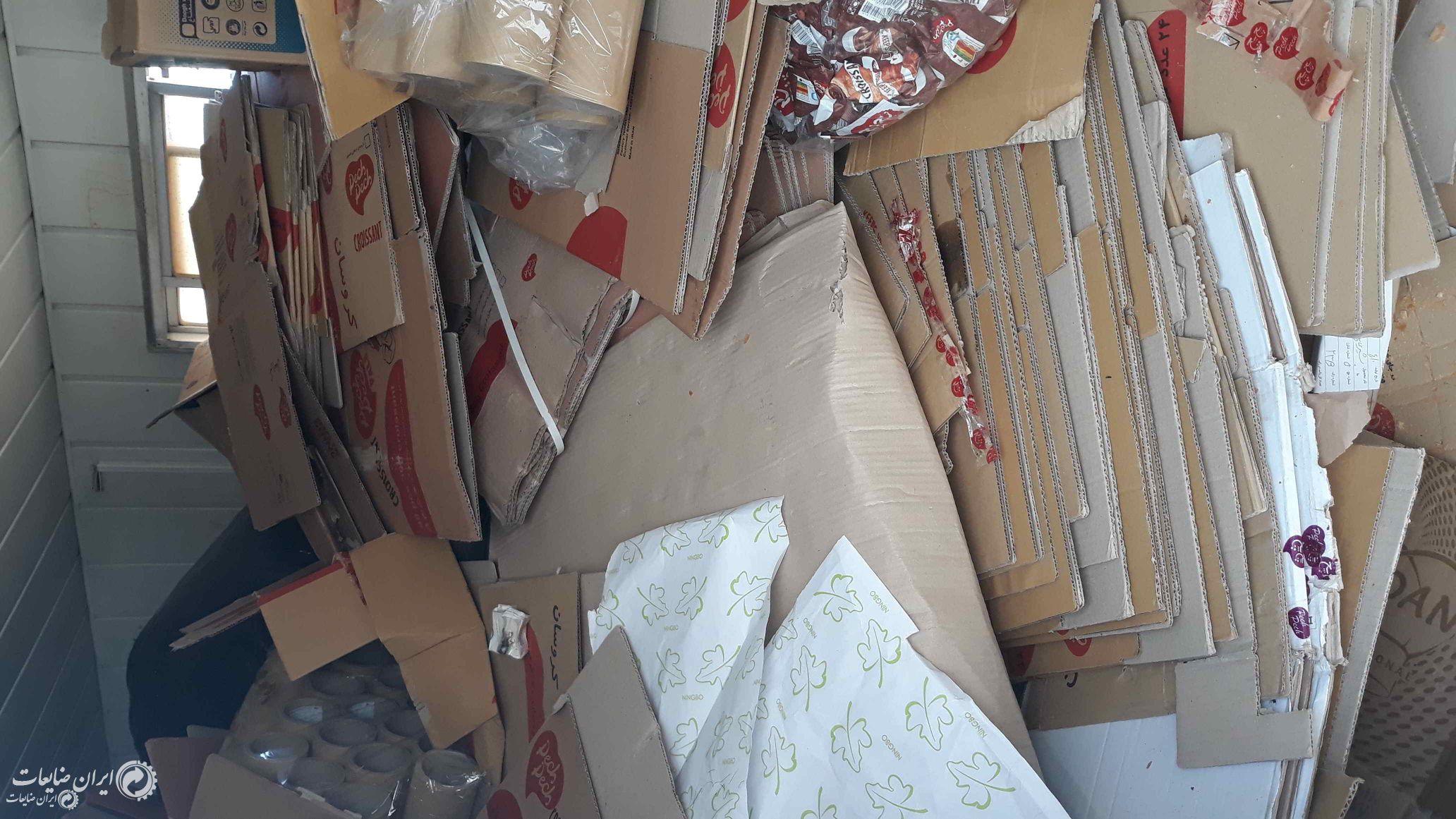 فروش ضايعات خمير، کارتن، نان، سطل پلاستیکی، پالت چوبي، كيسه شكر و آرد و...