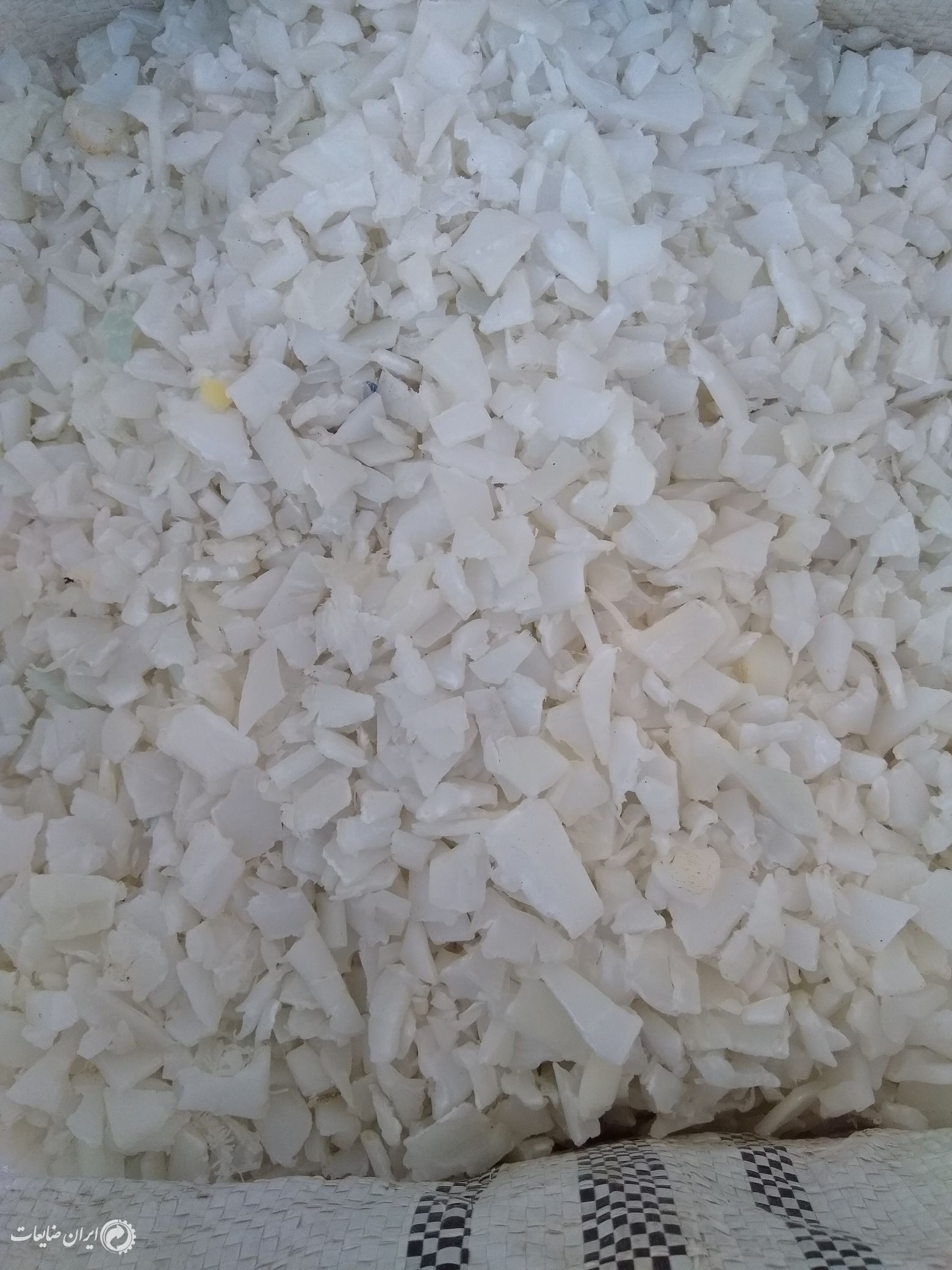 سبد مرغی آسیاب شده سبز سفید زرد