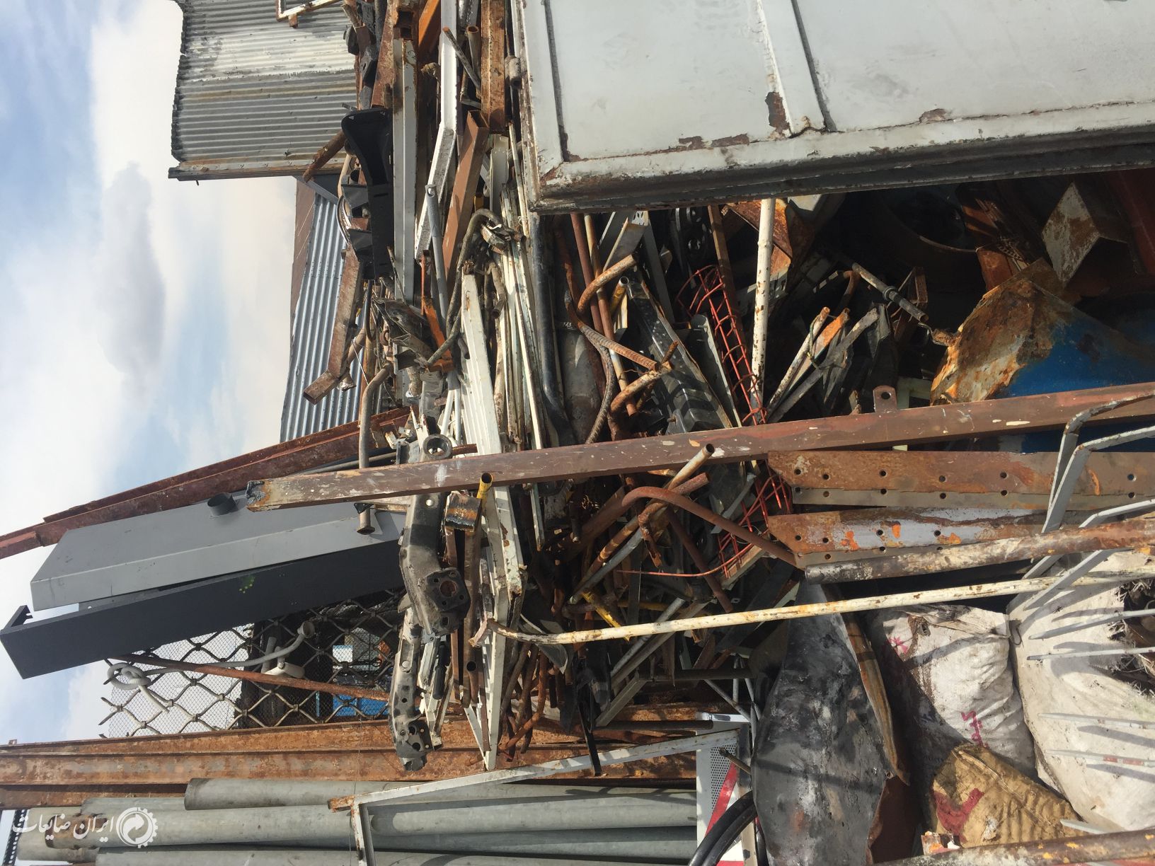 حدود 20 تن اهن سنگین درب پنجره درهم