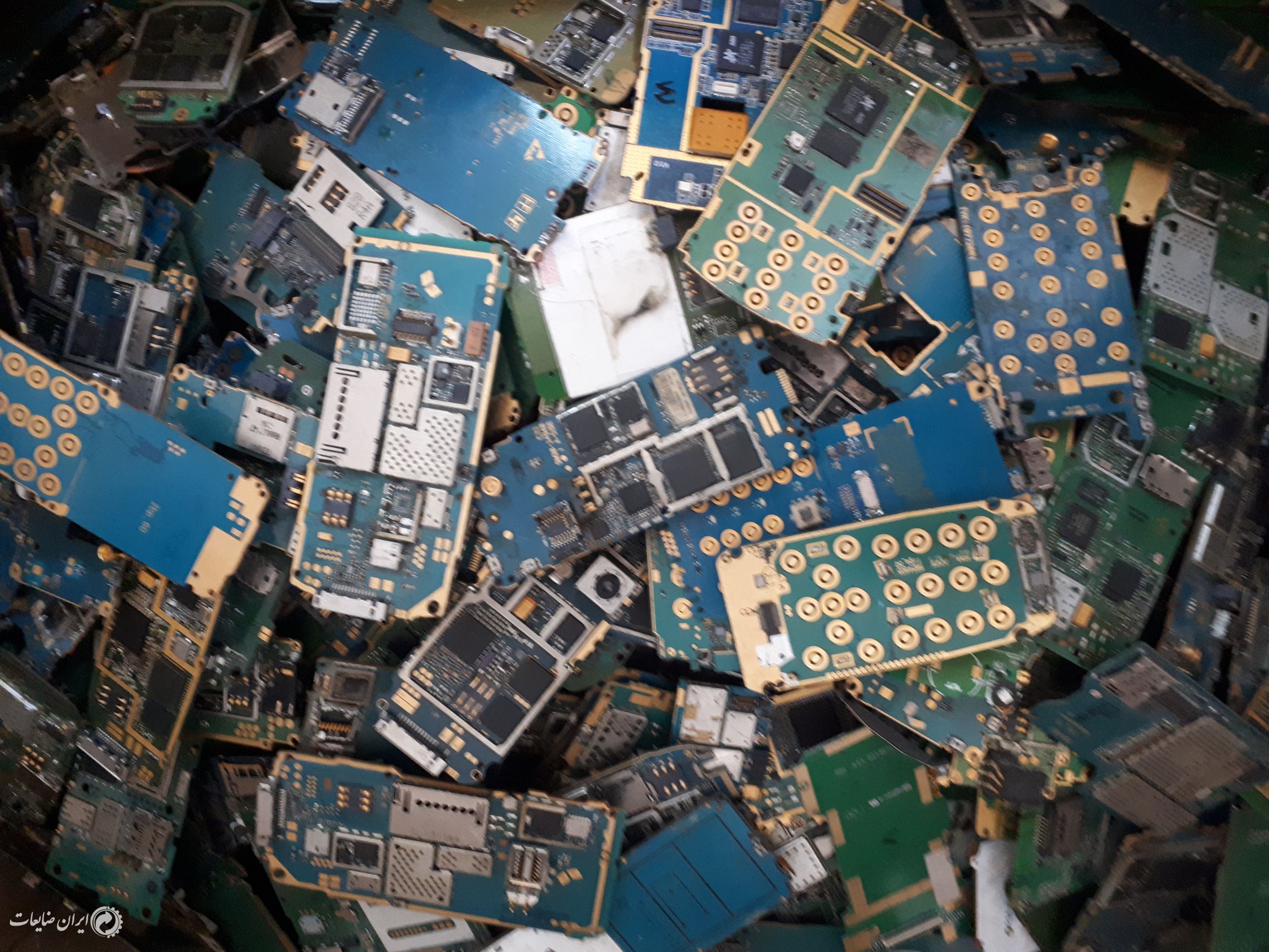 رم و برد موبایل