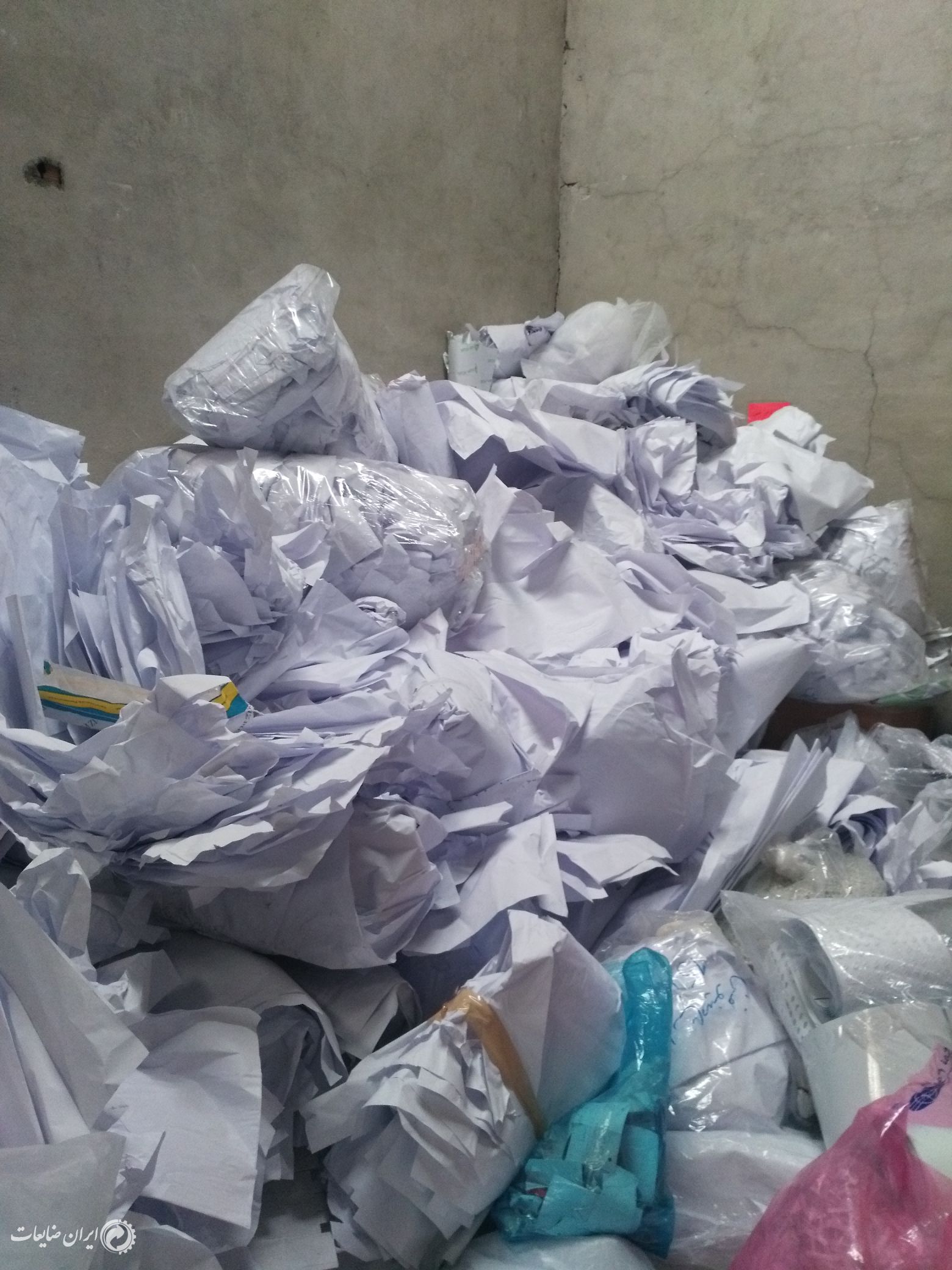 کاغذ سفید و درهم