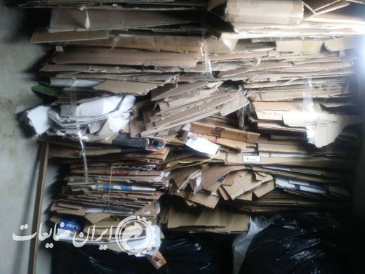 حدود 400 کیلو کاغذ و کتاب و 200کیلو کارتن پرس شده