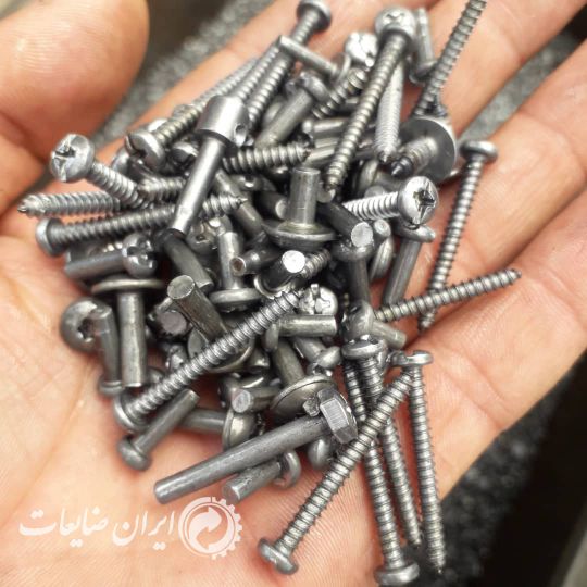 مقدار 14 تن پیچ خودکاردراندازه های مختلف درهم