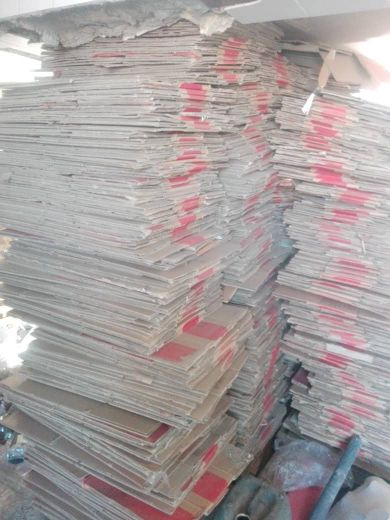 خریدار انواع کاغذ پشت برچسبی و کارتن