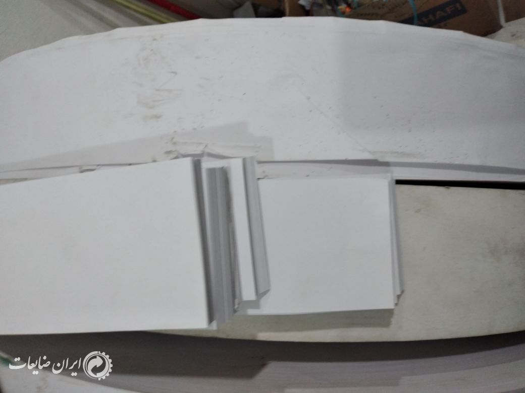 خریدار کناره کاغذ