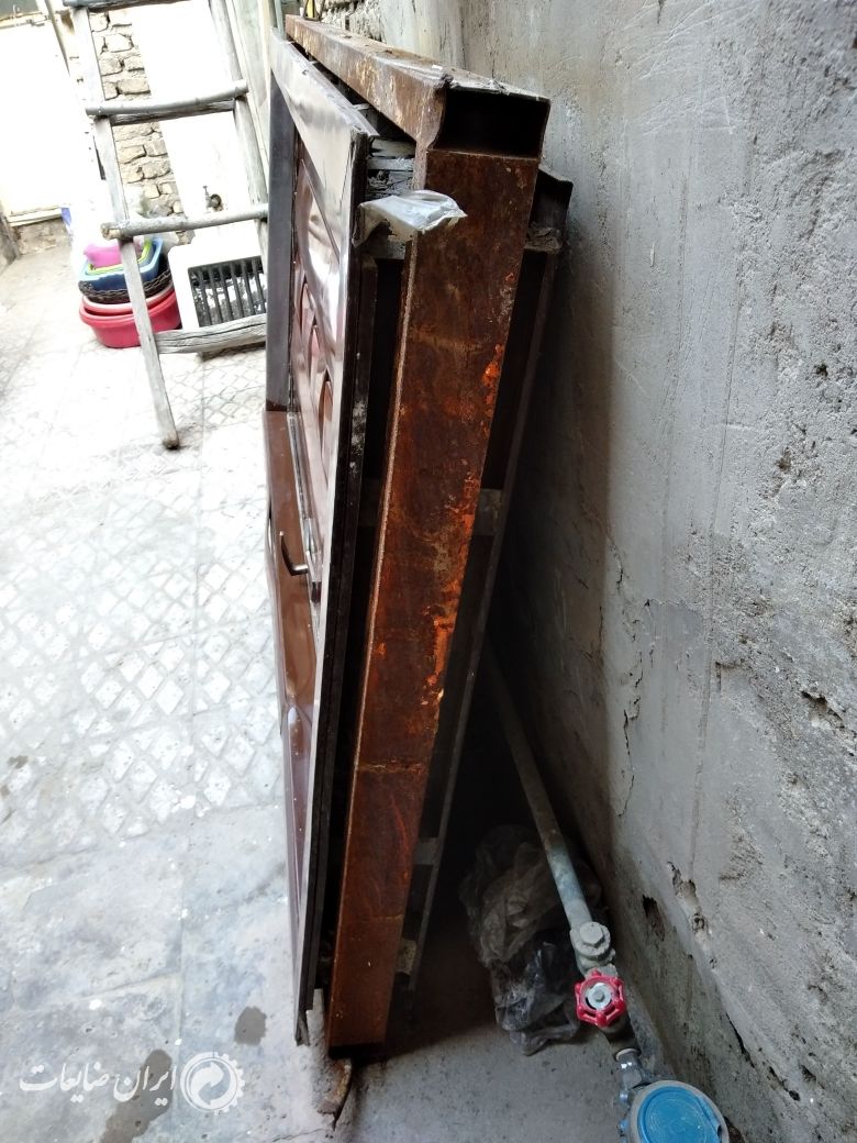 درب ضد سرقت همراه با قاب آهنی